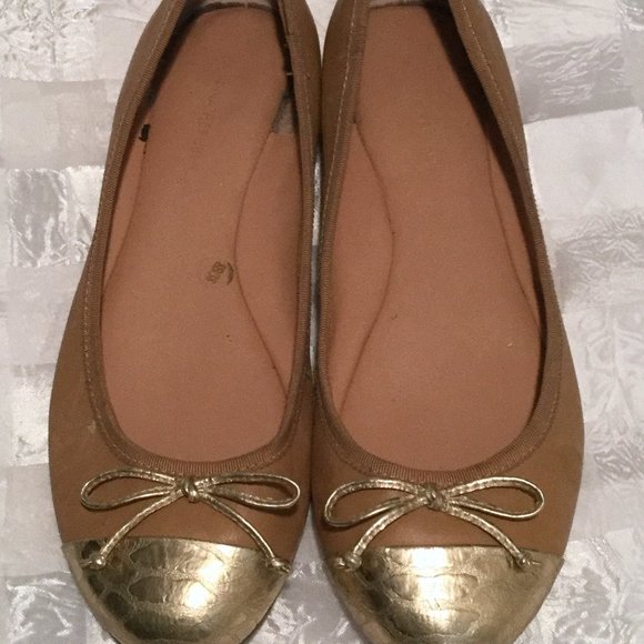 Banana Republic Tan and Gold Flats - Picture 2 of 2